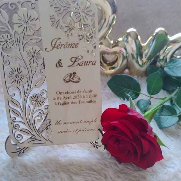 faire part de mariage romantique, découpe florale élégante, pour une annonce originale