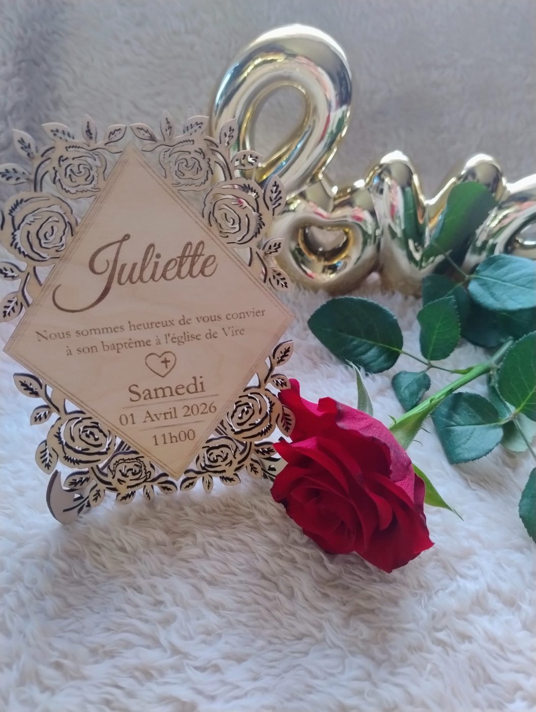 Faire-part de baptême floral personnalisé en bois