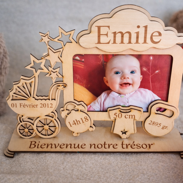 Cadre naissance bois personnalisé avec photo bébé, landau et étoiles, décoration naissance à poser